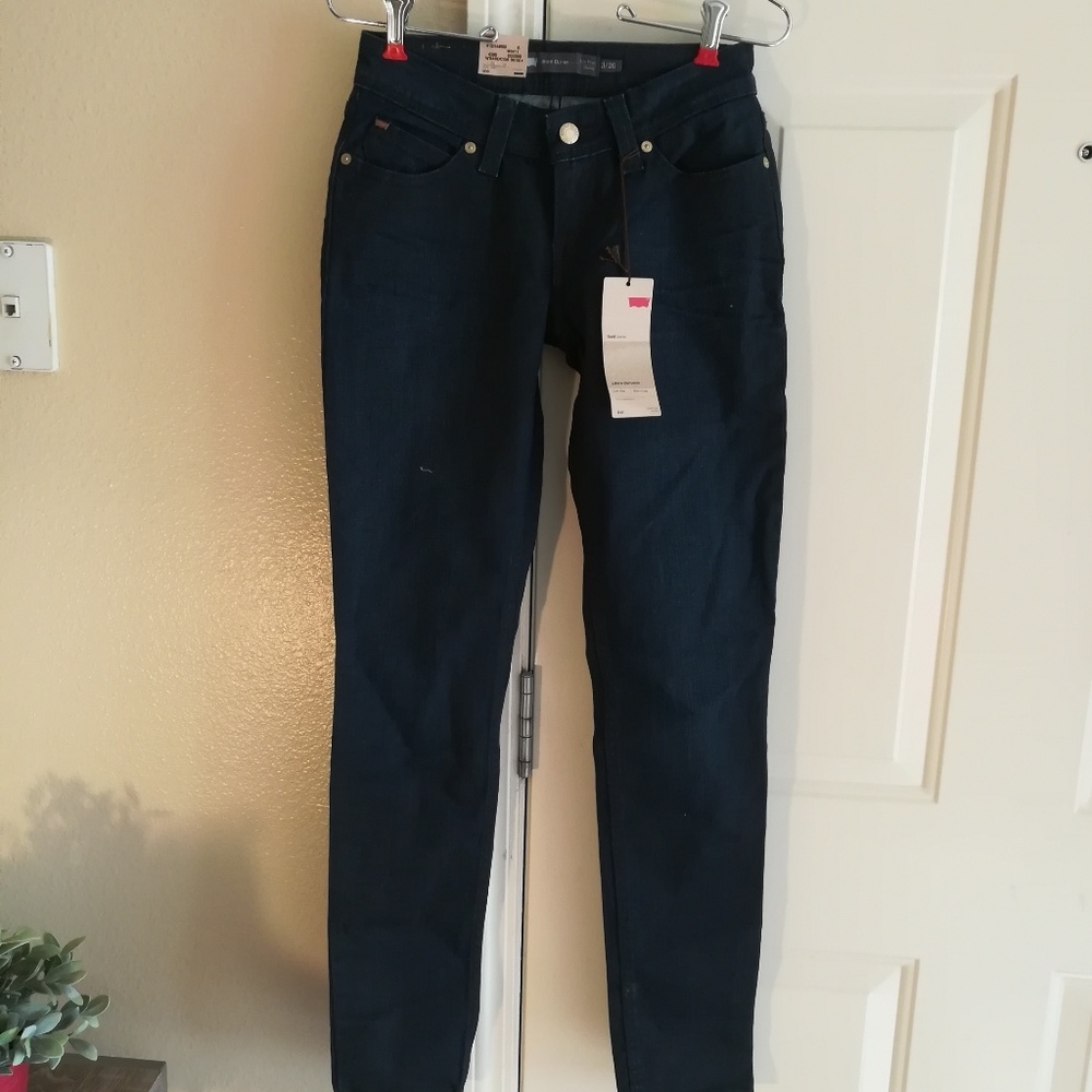 Levis Bold and Curvy dark blue lowrise skinny